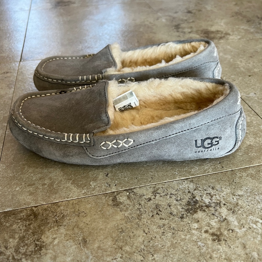 Ugg Ansley slippers. Light grey.